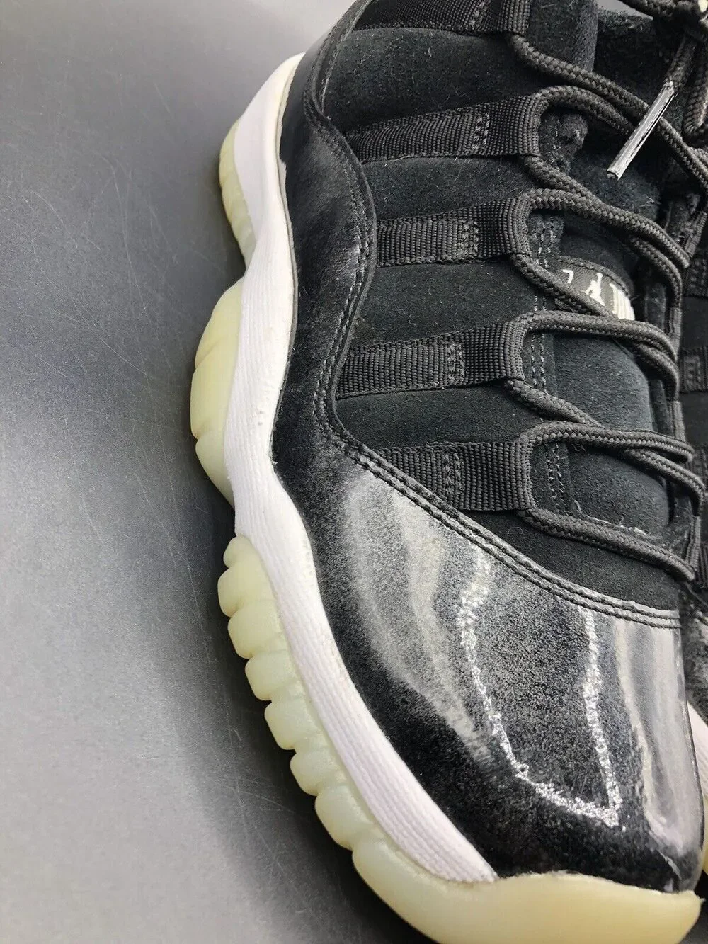 Nike Air Jordan 11 Retro Low Barons Size 6y 528895-010